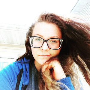 Meet your Posher, Caitlin